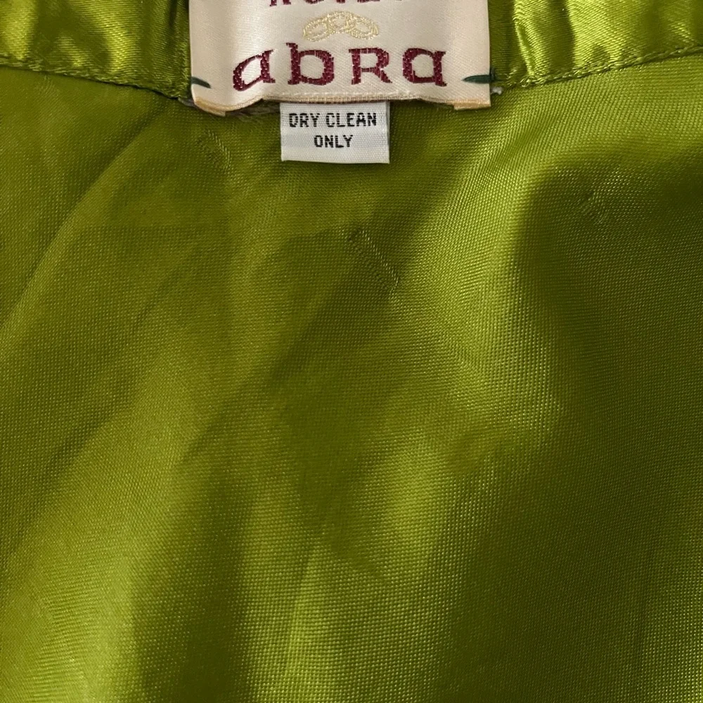 Gorgeous, handmade silk wrap Embroidered Skirt - green and gold - Picture 3 of 5